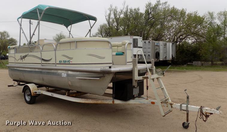 image for item DE1164 2005 Voyager pontoon boat