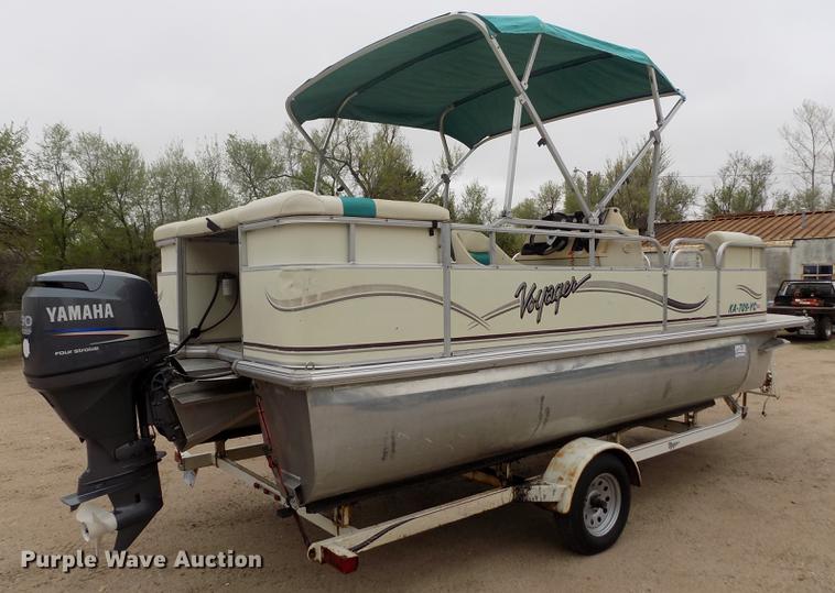 image for item DE1164 2005 Voyager pontoon boat