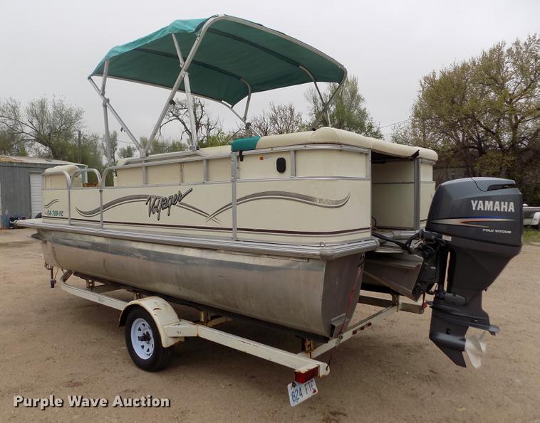 image for item DE1164 2005 Voyager pontoon boat