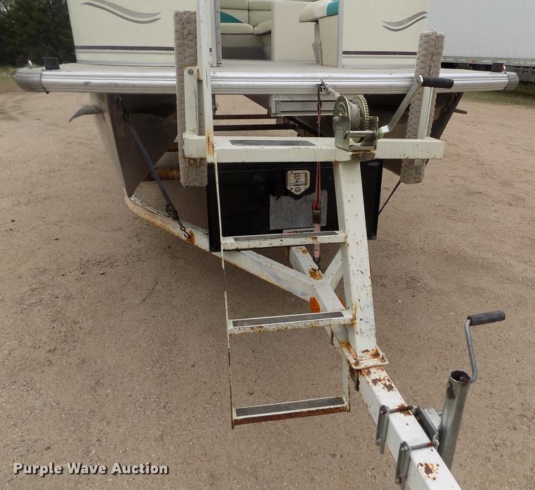 image for item DE1164 2005 Voyager pontoon boat