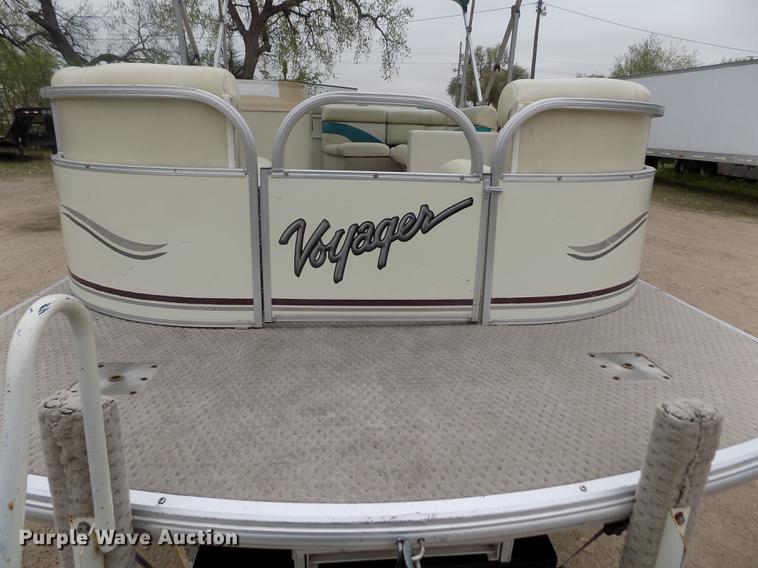 image for item DE1164 2005 Voyager pontoon boat