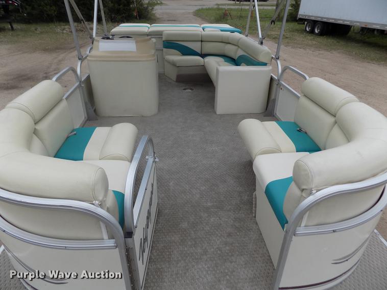 image for item DE1164 2005 Voyager pontoon boat