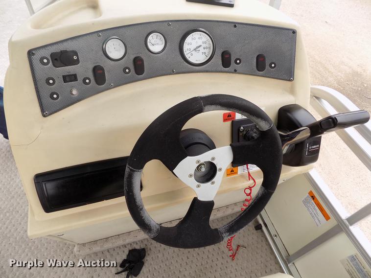 image for item DE1164 2005 Voyager pontoon boat