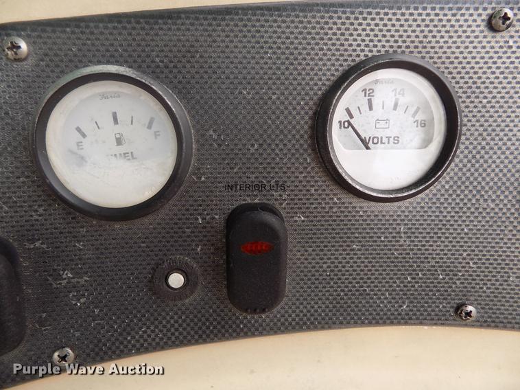 image for item DE1164 2005 Voyager pontoon boat