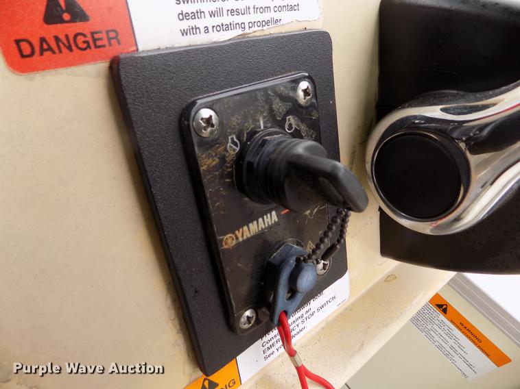 image for item DE1164 2005 Voyager pontoon boat