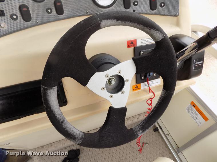 image for item DE1164 2005 Voyager pontoon boat