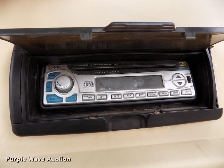 image for item DE1164 2005 Voyager pontoon boat