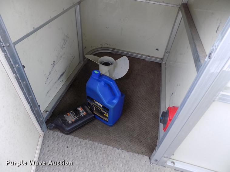 image for item DE1164 2005 Voyager pontoon boat