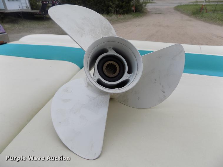 image for item DE1164 2005 Voyager pontoon boat