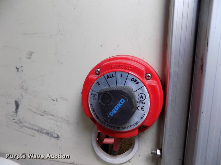 image for item DE1164 2005 Voyager pontoon boat