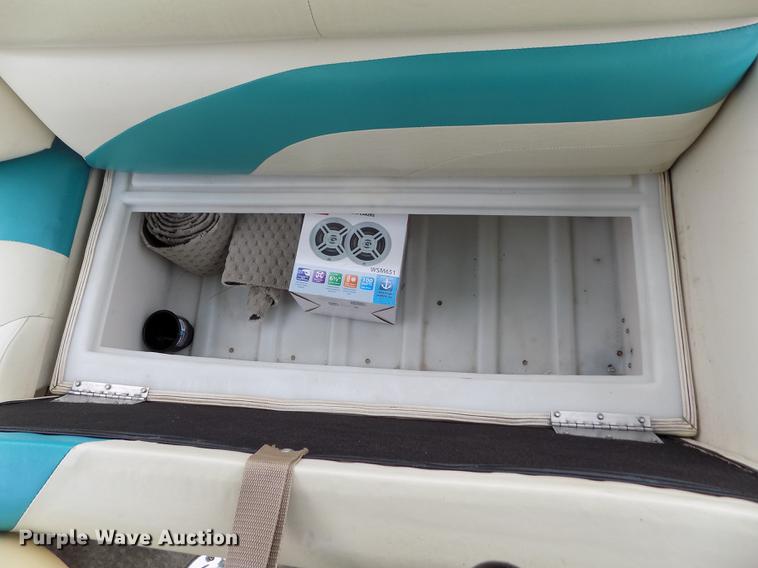 image for item DE1164 2005 Voyager pontoon boat