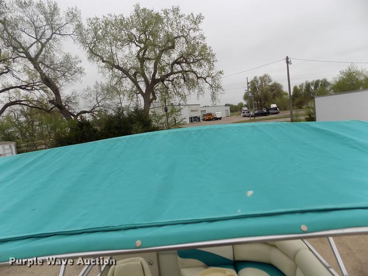 image for item DE1164 2005 Voyager pontoon boat