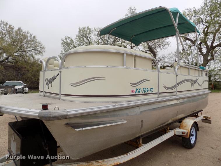 image for item DE1164 2005 Voyager pontoon boat