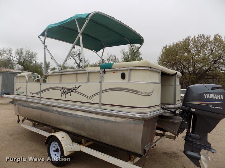 image for item DE1164 2005 Voyager pontoon boat