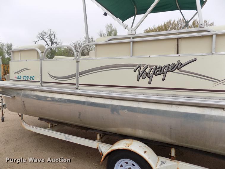 image for item DE1164 2005 Voyager pontoon boat