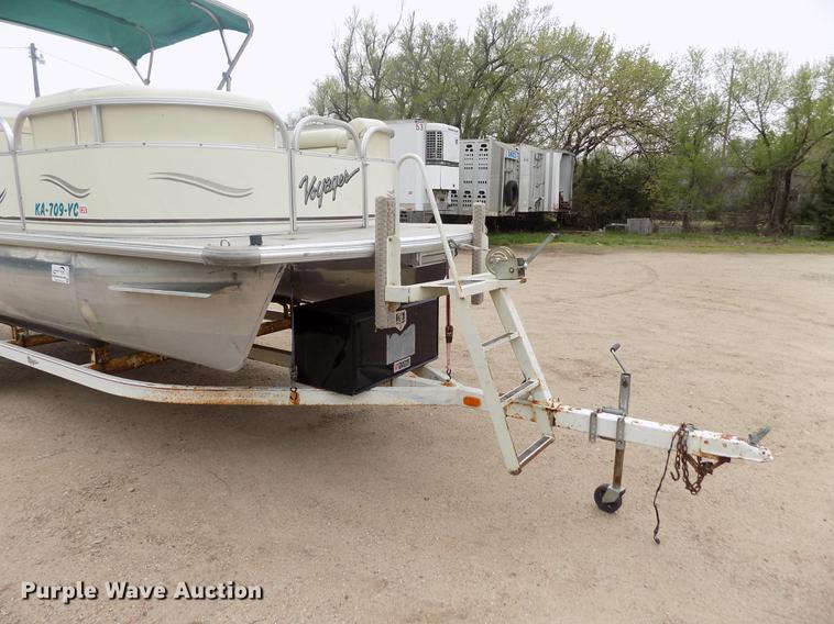 image for item DE1164 2005 Voyager pontoon boat