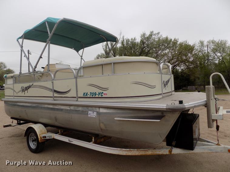 image for item DE1164 2005 Voyager pontoon boat