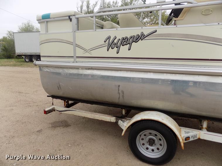 image for item DE1164 2005 Voyager pontoon boat