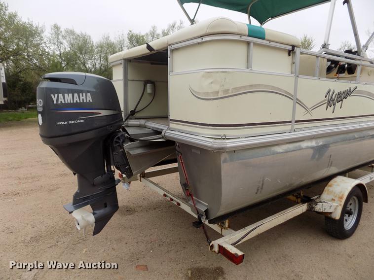 image for item DE1164 2005 Voyager pontoon boat