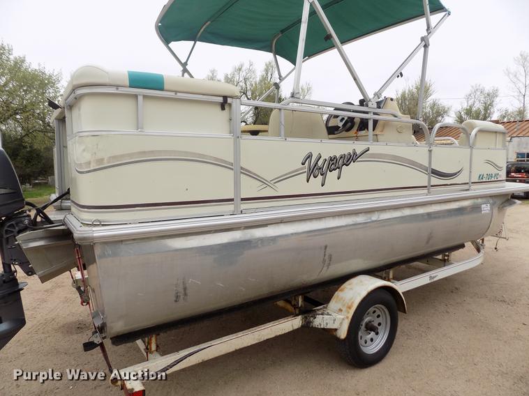 image for item DE1164 2005 Voyager pontoon boat