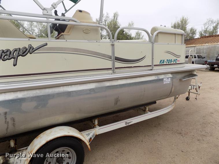image for item DE1164 2005 Voyager pontoon boat