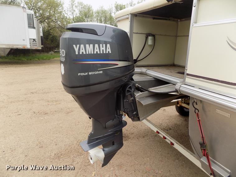 image for item DE1164 2005 Voyager pontoon boat