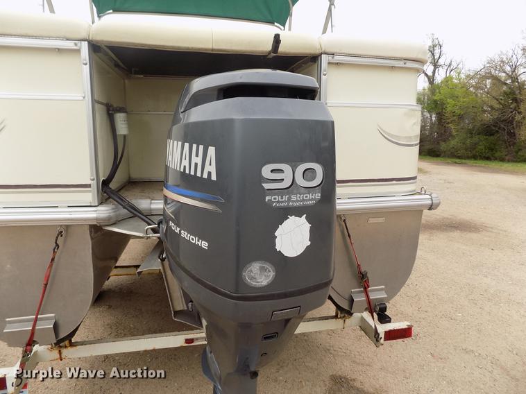 image for item DE1164 2005 Voyager pontoon boat