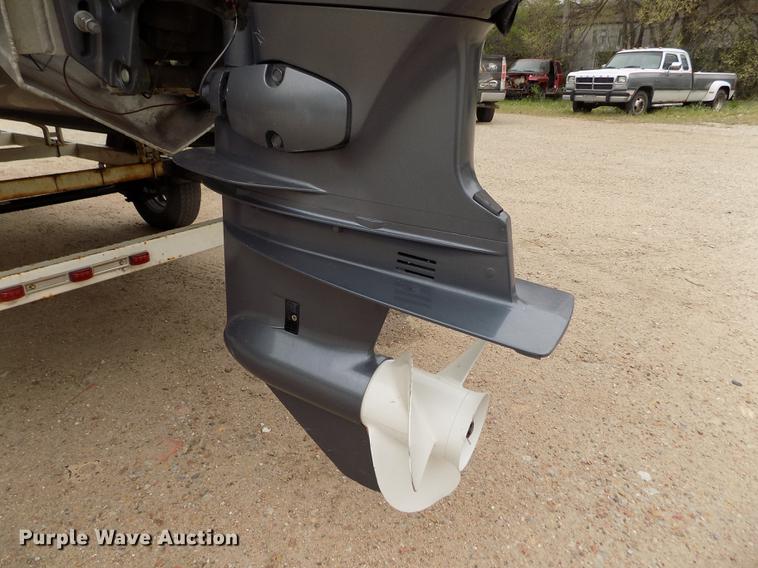 image for item DE1164 2005 Voyager pontoon boat