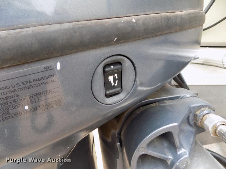 image for item DE1164 2005 Voyager pontoon boat