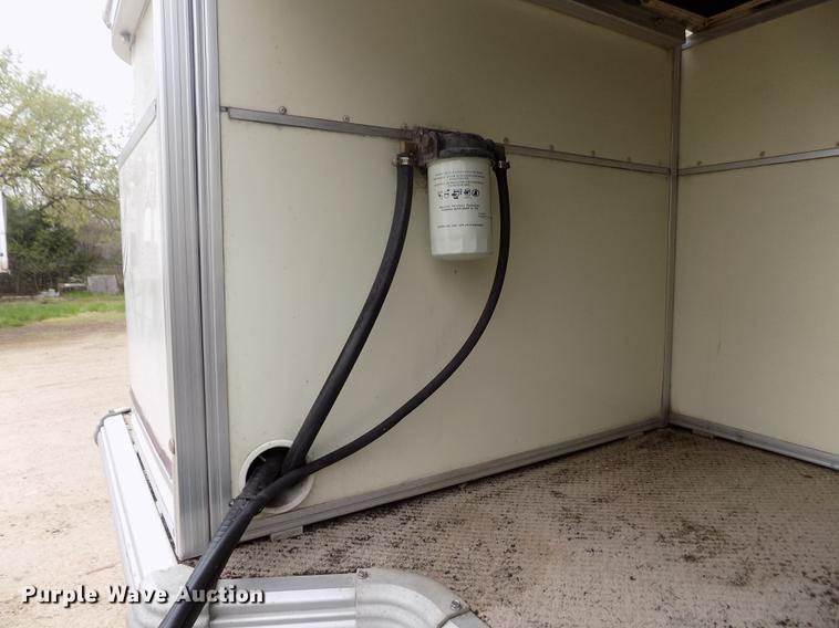 image for item DE1164 2005 Voyager pontoon boat