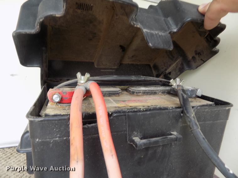 image for item DE1164 2005 Voyager pontoon boat