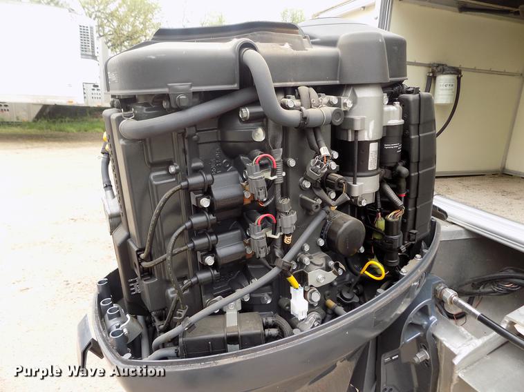 image for item DE1164 2005 Voyager pontoon boat