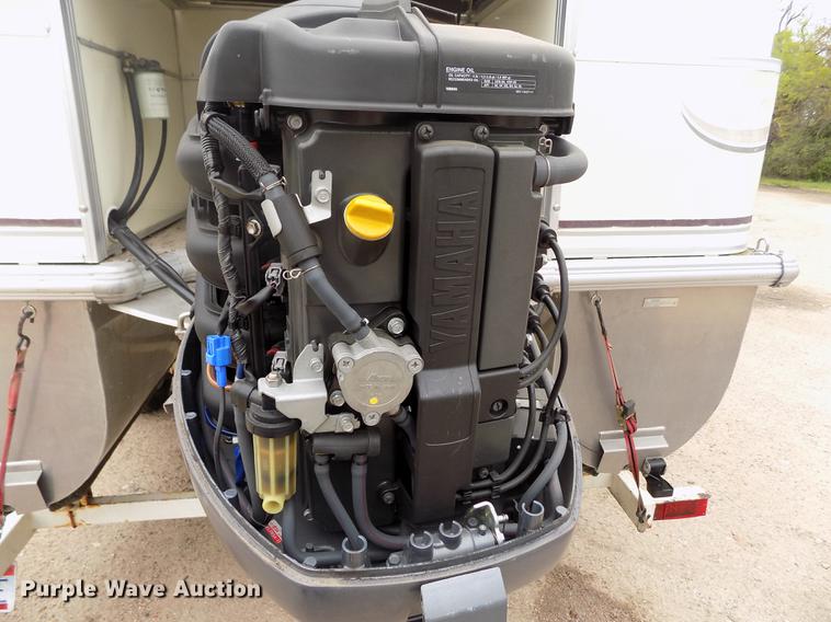 image for item DE1164 2005 Voyager pontoon boat