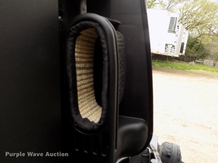 image for item DE1164 2005 Voyager pontoon boat