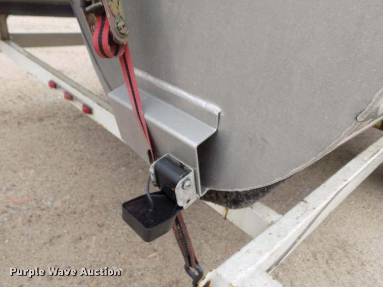 image for item DE1164 2005 Voyager pontoon boat