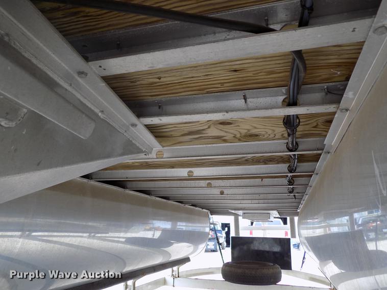 image for item DE1164 2005 Voyager pontoon boat