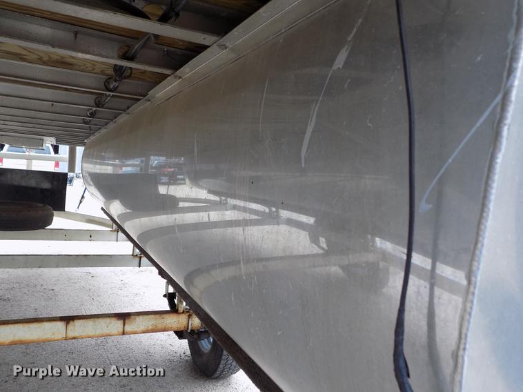 image for item DE1164 2005 Voyager pontoon boat