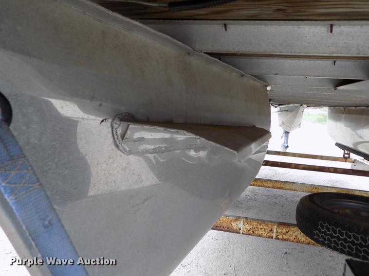 image for item DE1164 2005 Voyager pontoon boat