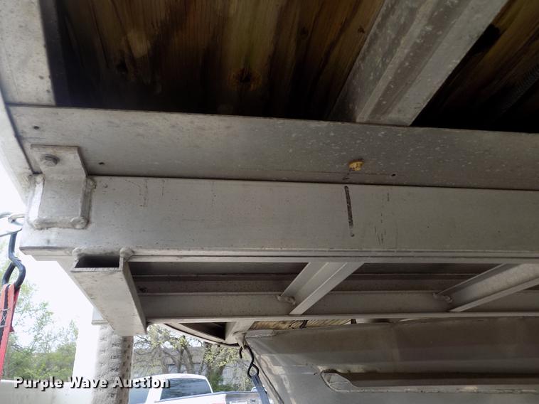 image for item DE1164 2005 Voyager pontoon boat