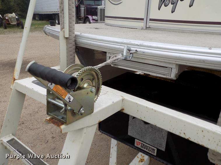 image for item DE1164 2005 Voyager pontoon boat