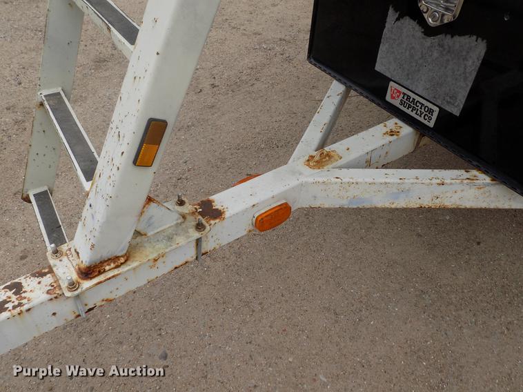 image for item DE1164 2005 Voyager pontoon boat