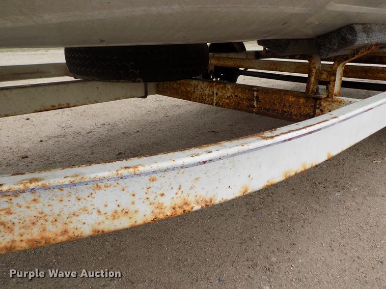 image for item DE1164 2005 Voyager pontoon boat