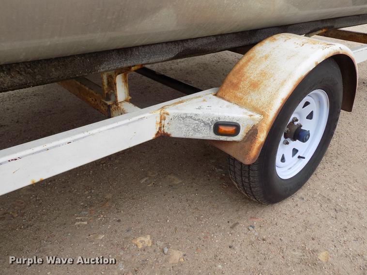 image for item DE1164 2005 Voyager pontoon boat