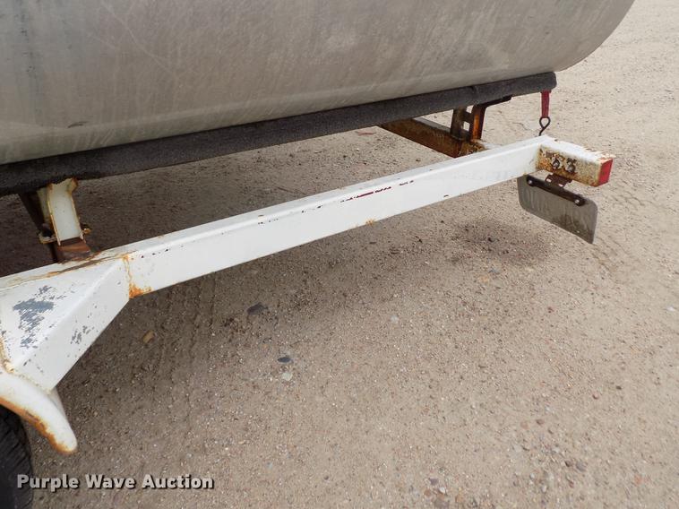 image for item DE1164 2005 Voyager pontoon boat