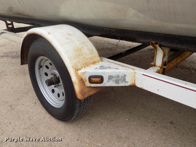 image for item DE1164 2005 Voyager pontoon boat