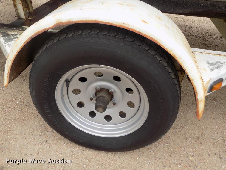 image for item DE1164 2005 Voyager pontoon boat