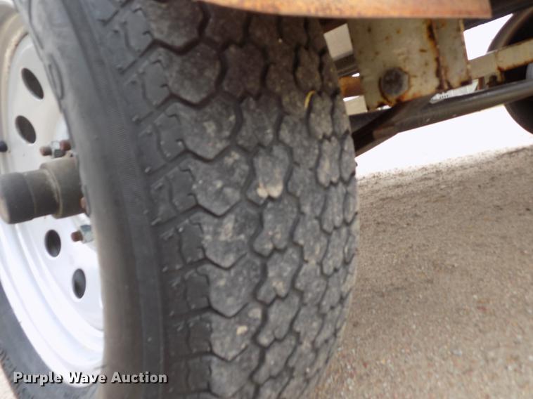 image for item DE1164 2005 Voyager pontoon boat