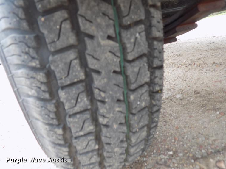 image for item DE1164 2005 Voyager pontoon boat