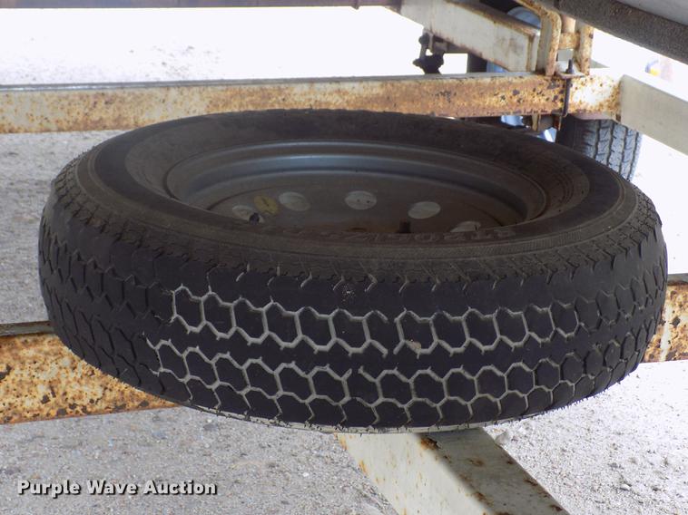 image for item DE1164 2005 Voyager pontoon boat