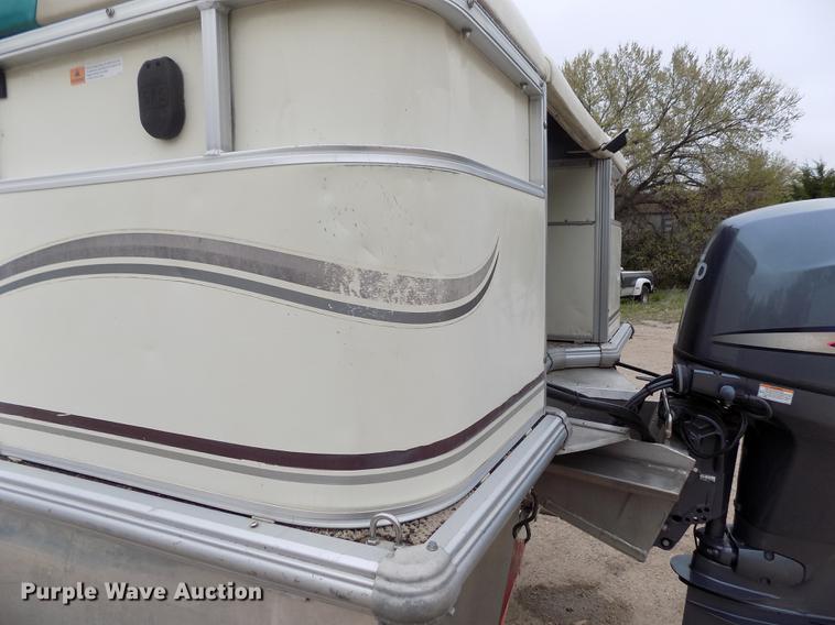 image for item DE1164 2005 Voyager pontoon boat